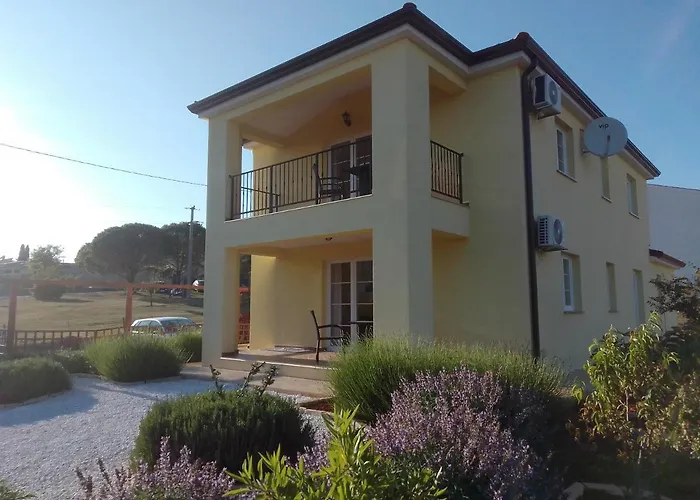 Antonio Solimar Apartments
